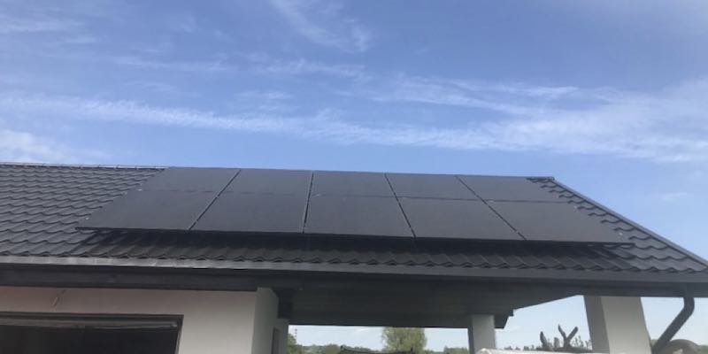 ikona dekoracyjna dach z panelem słonecznym
