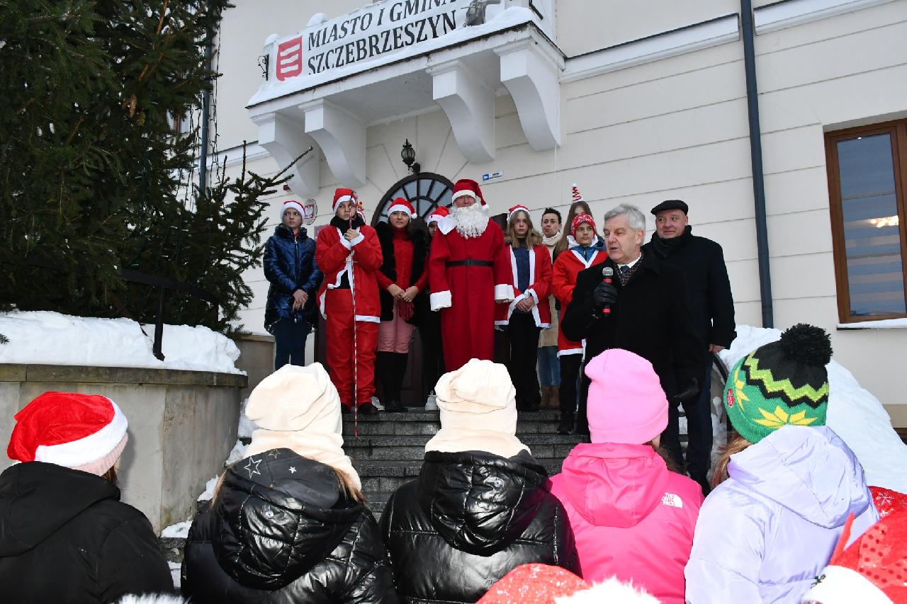 Uroczyste Rozświetlenie Choinki i spotkanie ze Świętym Mikołajem na Rynku Miejskim w Szczebrzeszynie