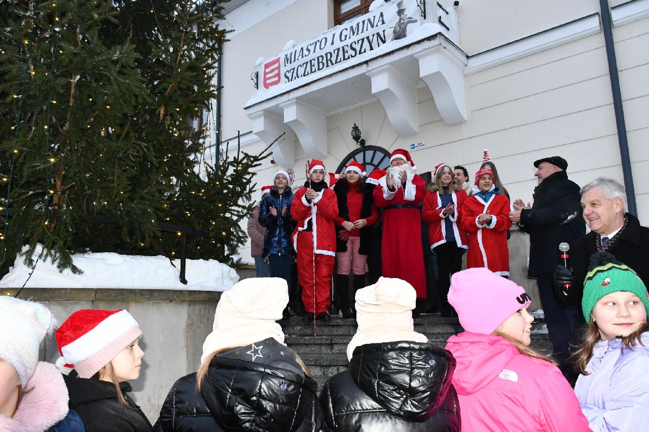 Uroczyste Rozświetlenie Choinki i spotkanie ze Świętym Mikołajem na Rynku Miejskim w Szczebrzeszynie
